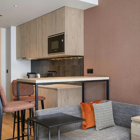 מלון By Marriott *